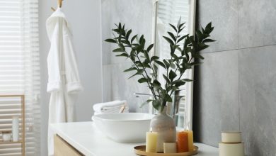 how to decorate bathroom counter