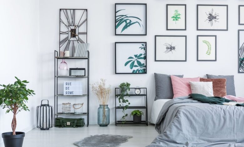 how to decorate bedroom walls with photos